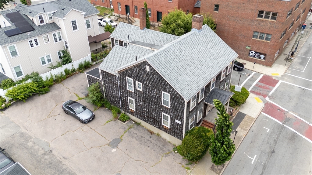 13 S 6th St