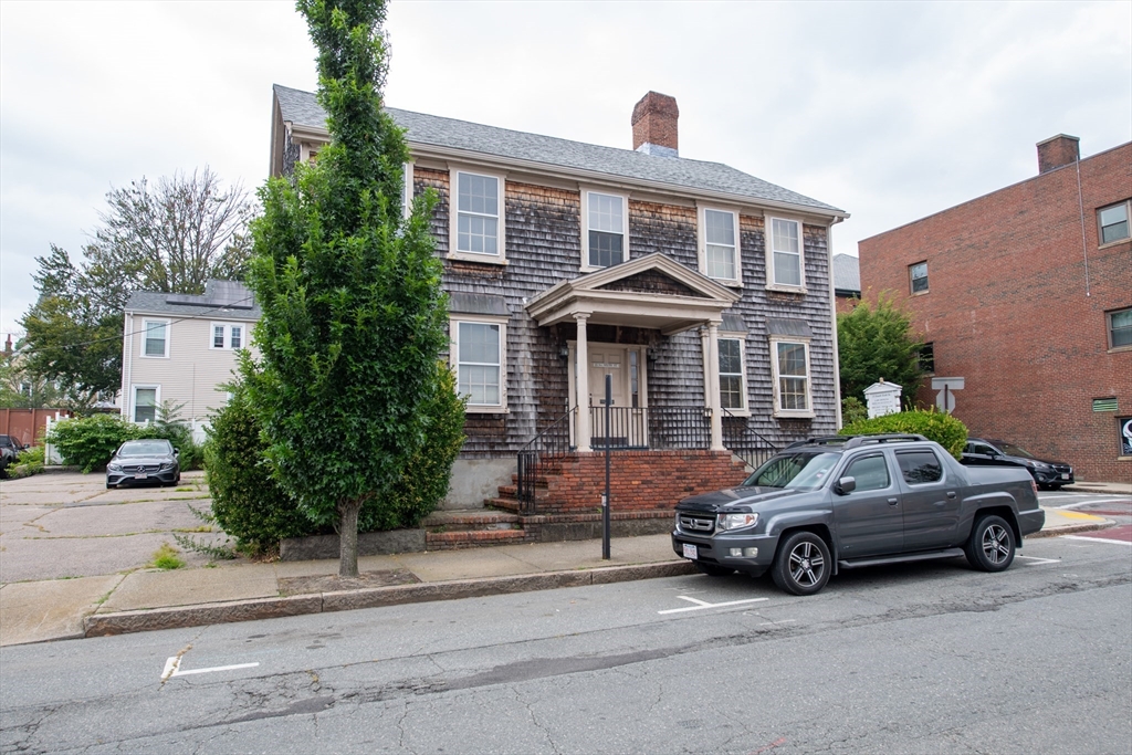 13 S 6th St