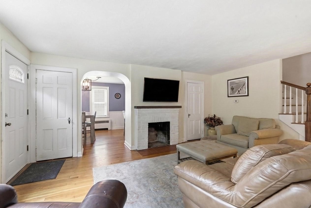 7 Monmouth Avenue