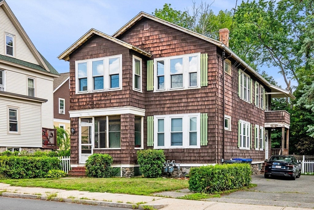 Photo of 147-149 Oakland Ave, Methuen, MA