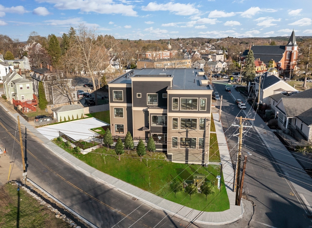 272 Lincoln Street 101