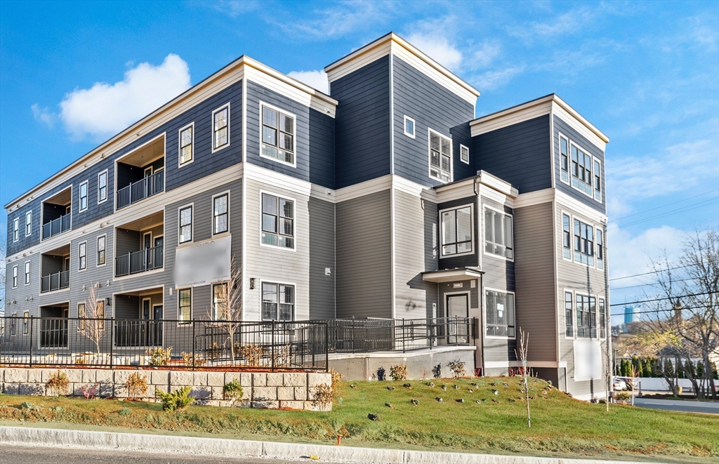 272 Lincoln Street 101