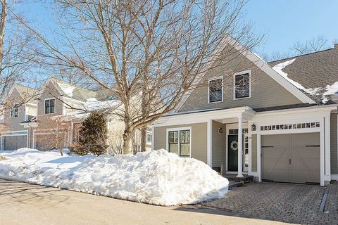 Photo of 20 White Oaks Lane #20, Reading, MA 01867 (MLS # 73481550)