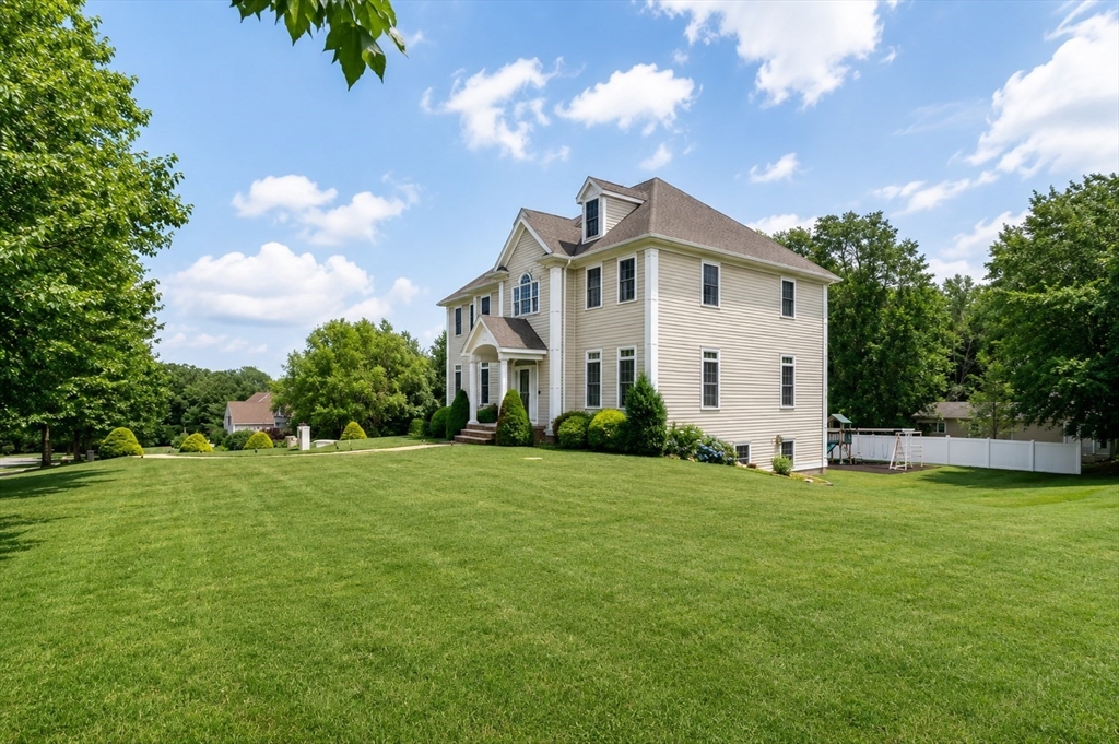 3 Great Acres Dr