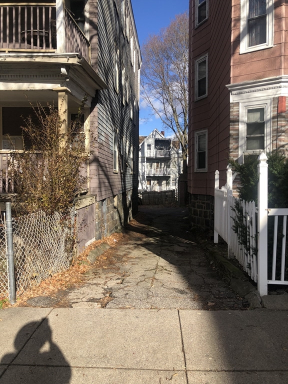10 Hosmer Street