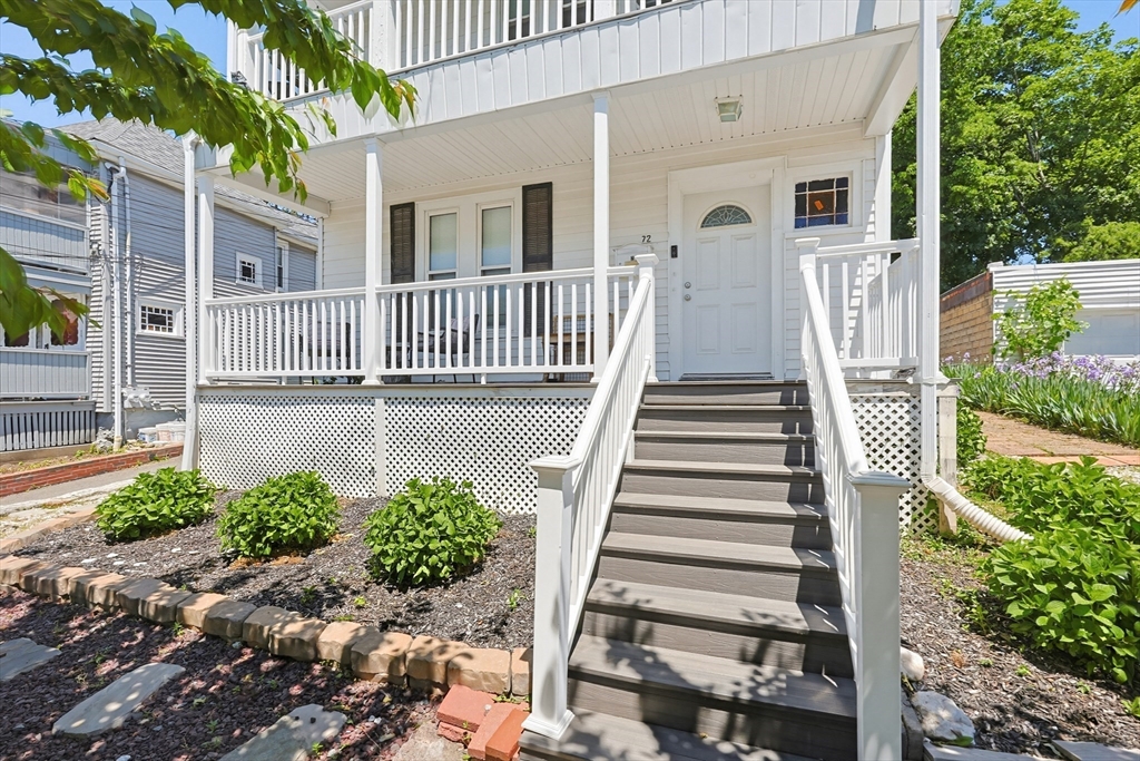 72 Dysart St