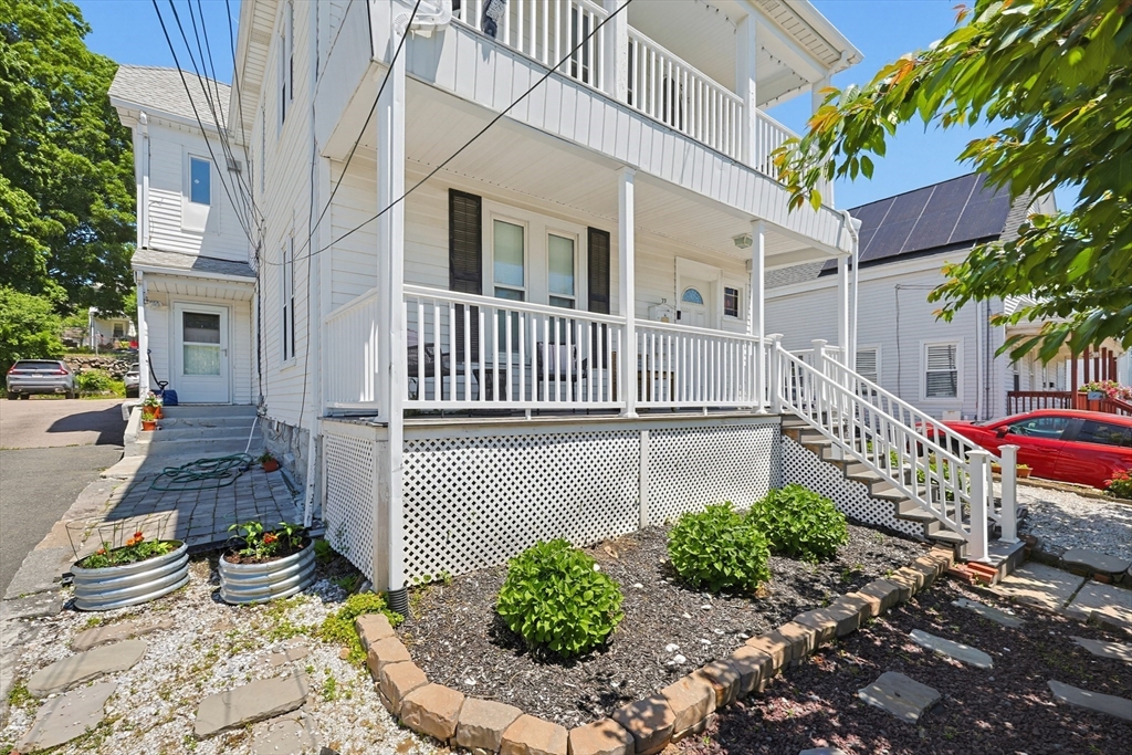72 Dysart St