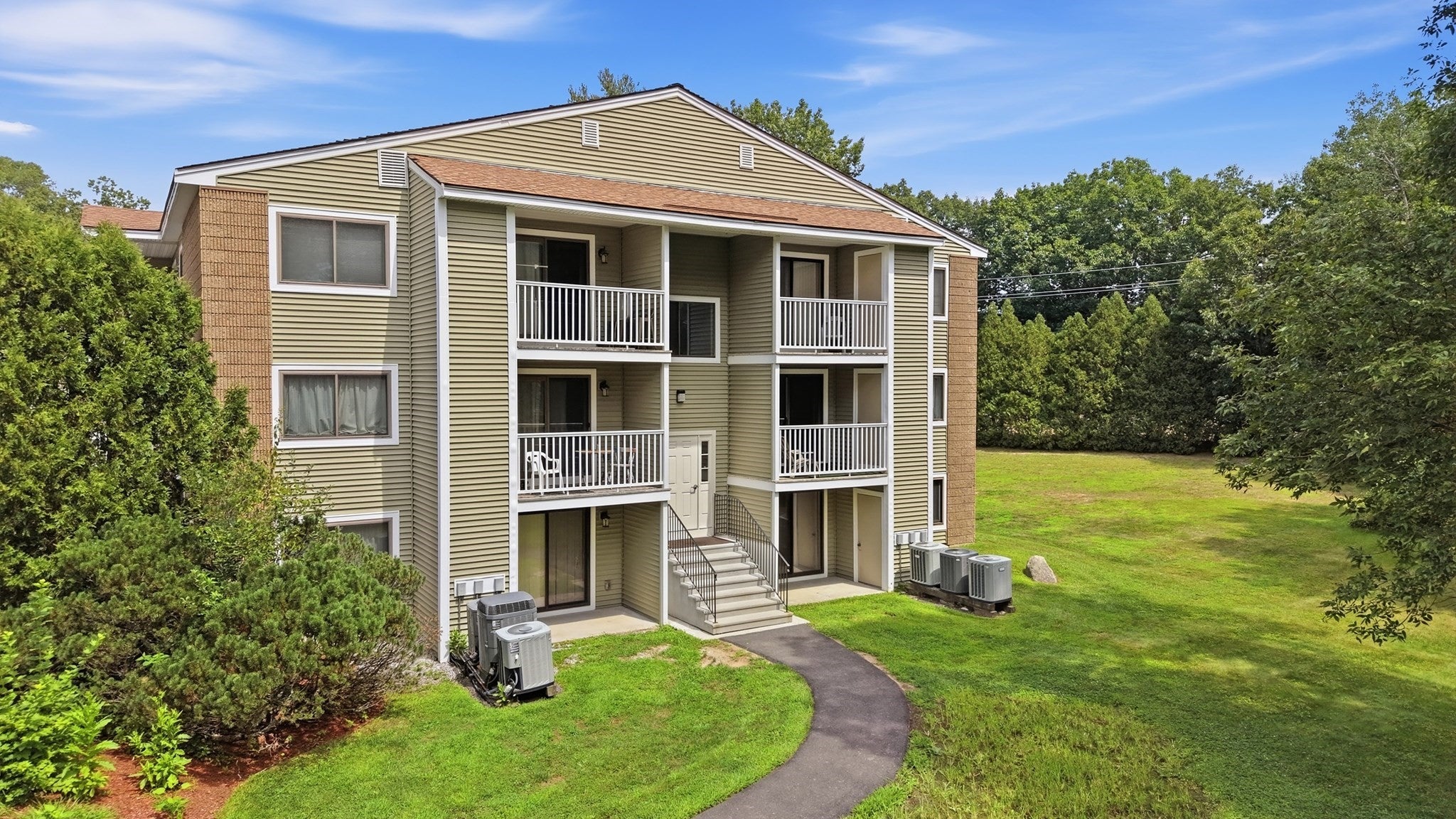 Photo of 3 Bridgeview Circle, Tyngsborough, MA
