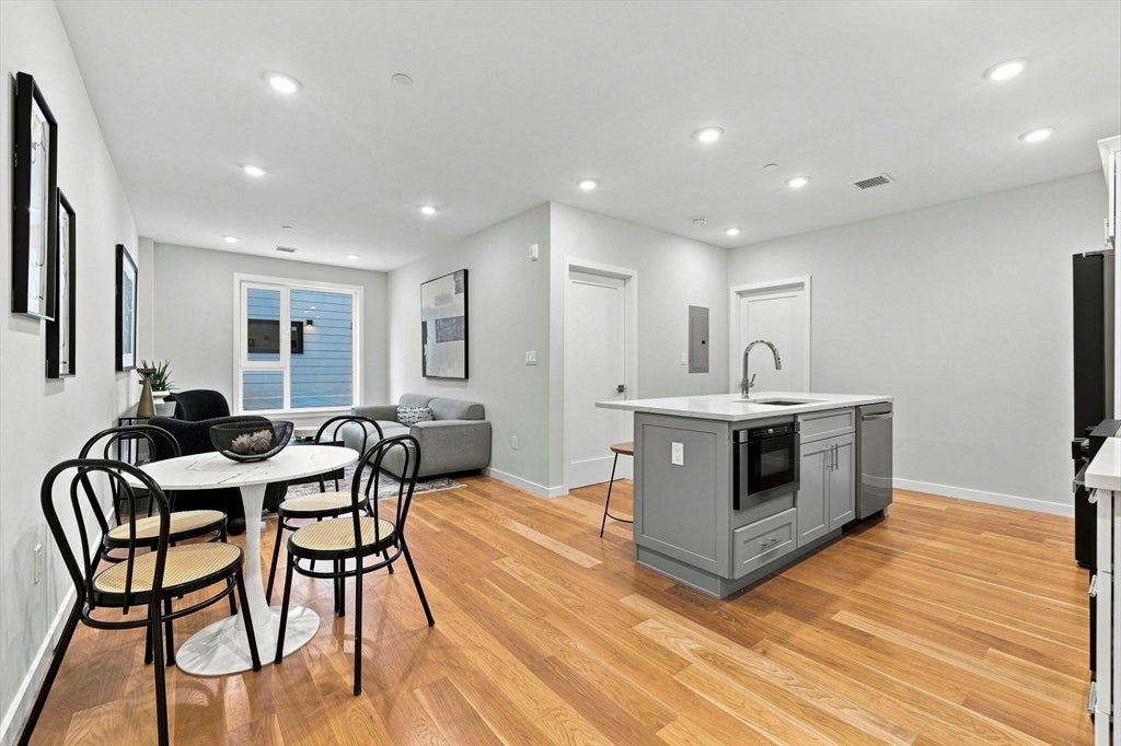 267 Old Colony 206