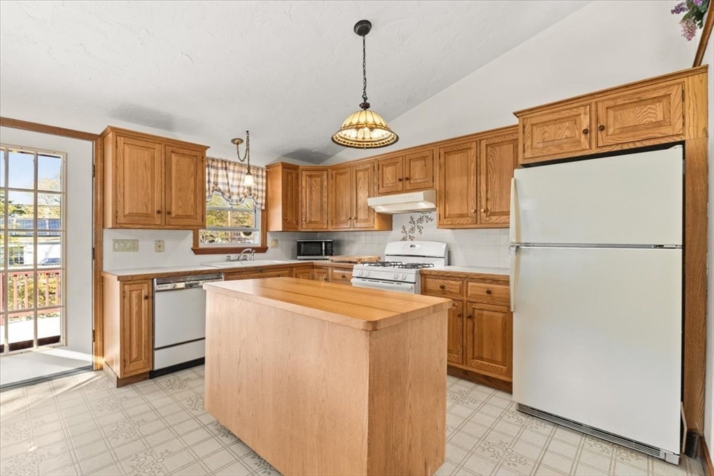 64 Rainbow Rd, Yarmouth, MA Photo #7