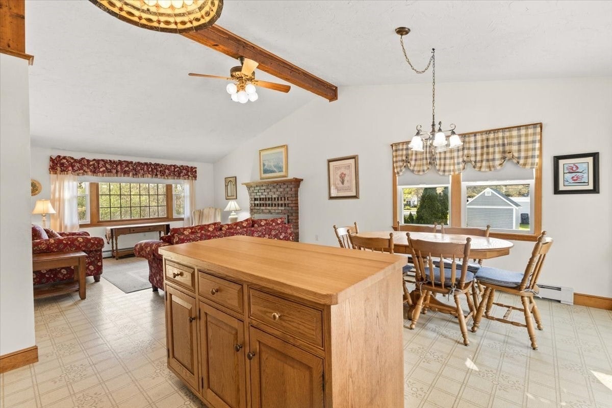 64 Rainbow Rd