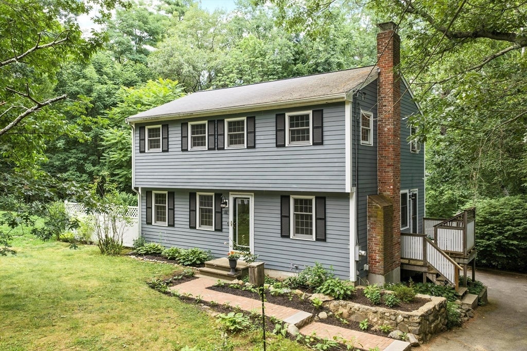 215 Middle Rd