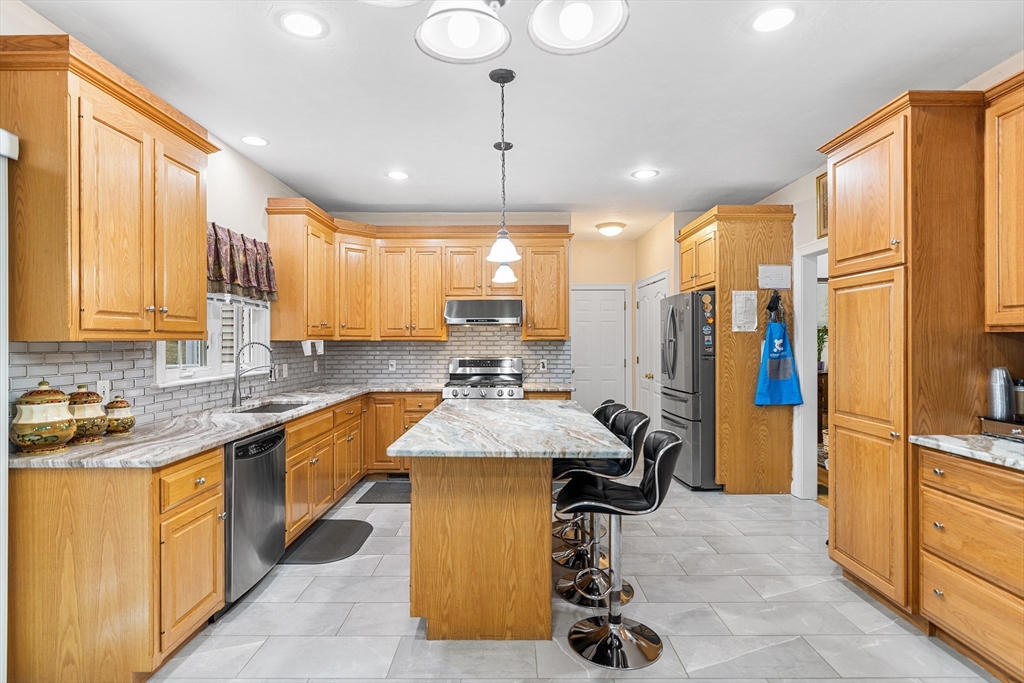 71 Bay Path Rd