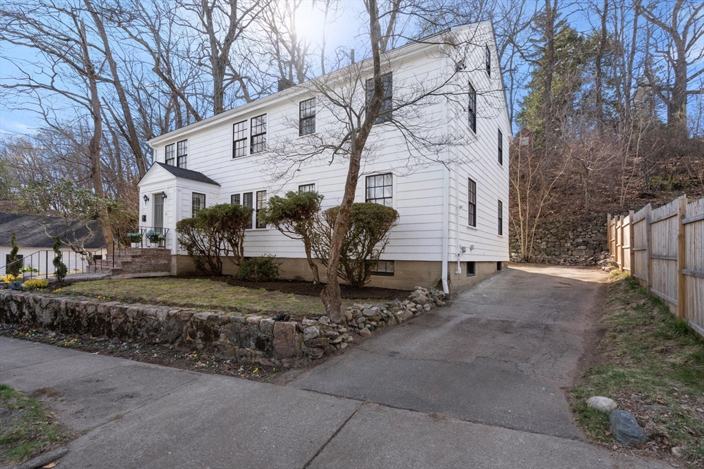 27 Oakwood Rd