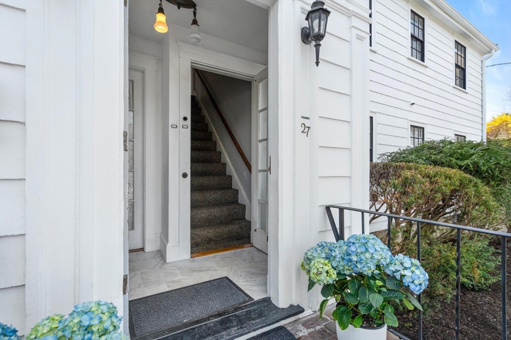 27 Oakwood Rd