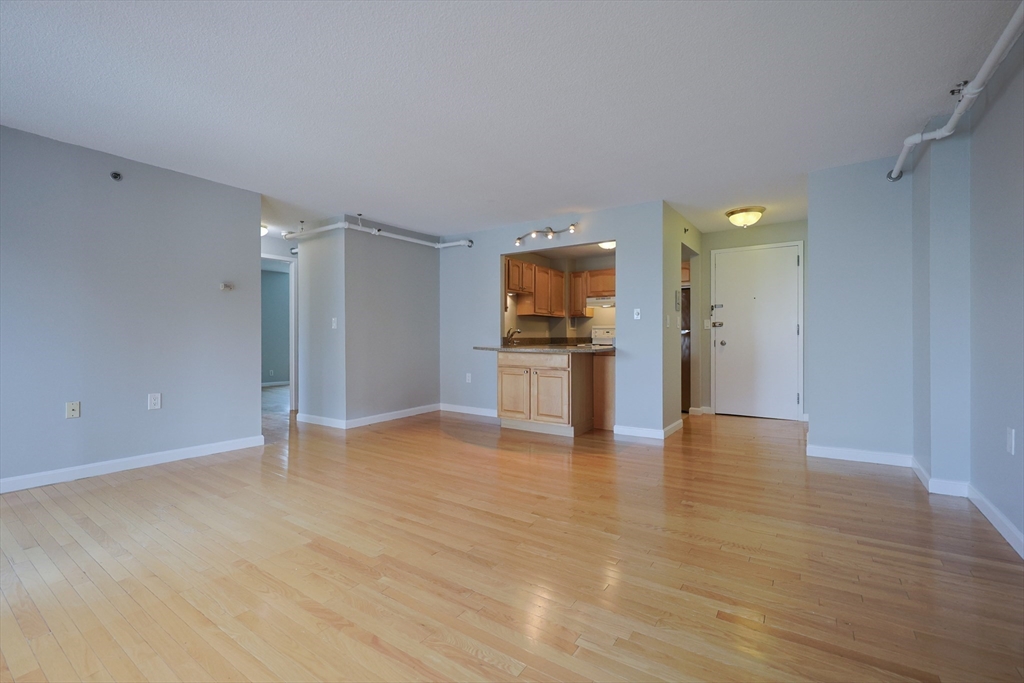 872 Massachusetts Avenue 401