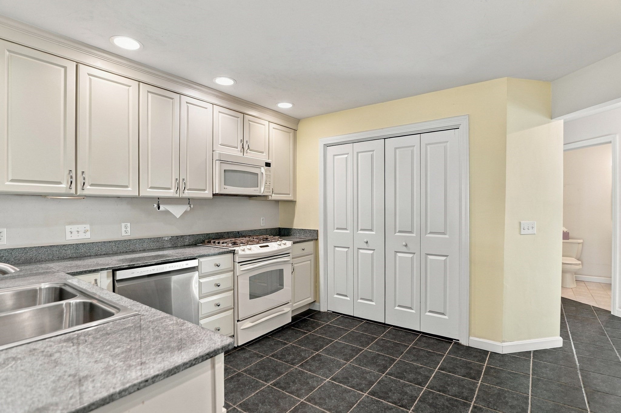 19 Imperial Court #19, Westborough, MA, 19 Imperial Court #19, Westborough, MA Photo #4