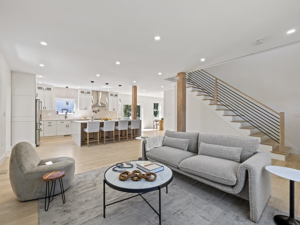 10 Ames St