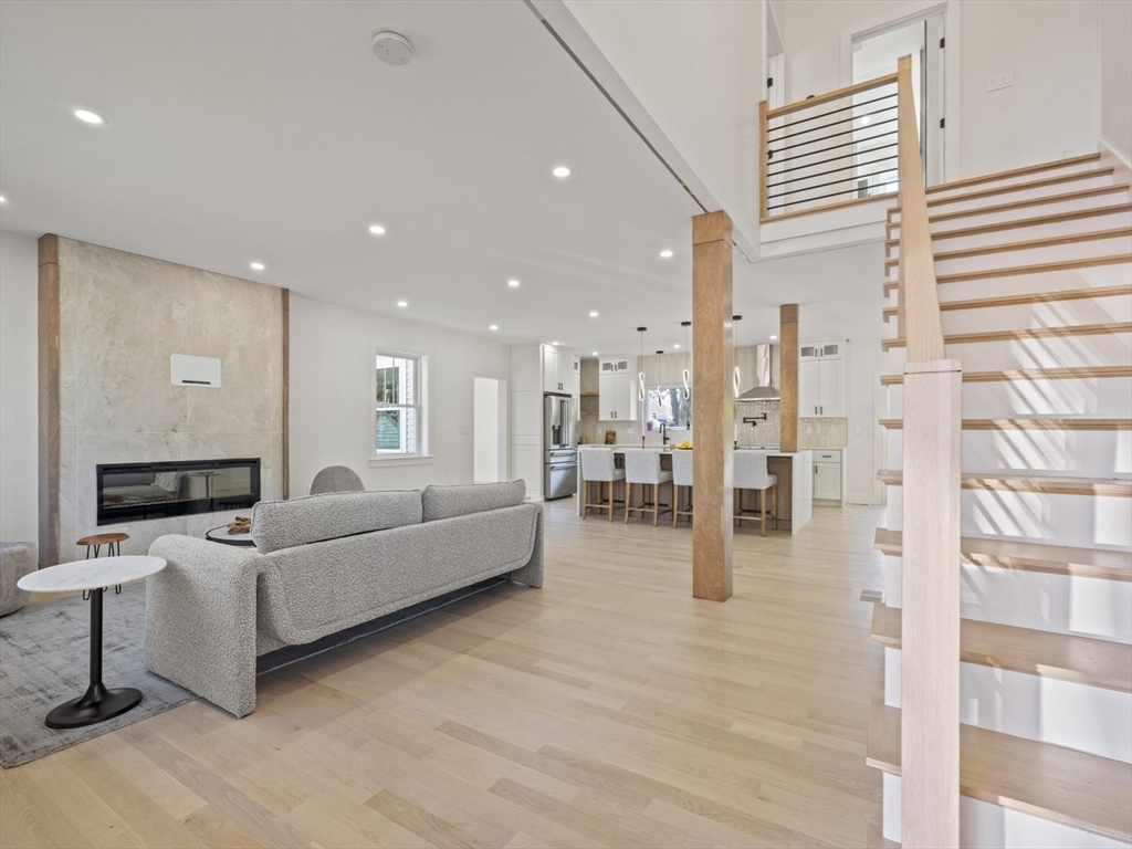 10 Ames St