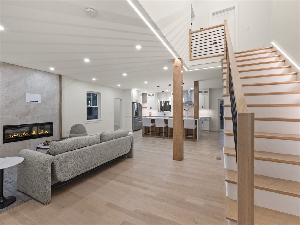 10 Ames St