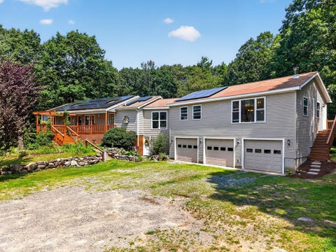 Photo of 410 Billings Rd, Fitchburg, MA 01420 (MLS # 73557032)