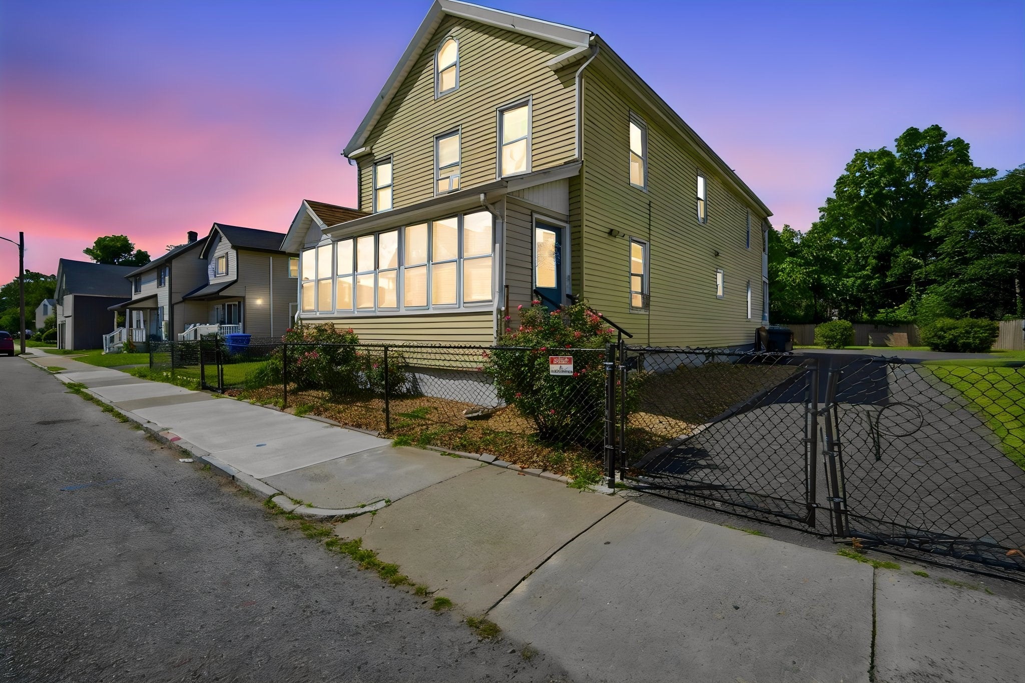 34 Ashley St