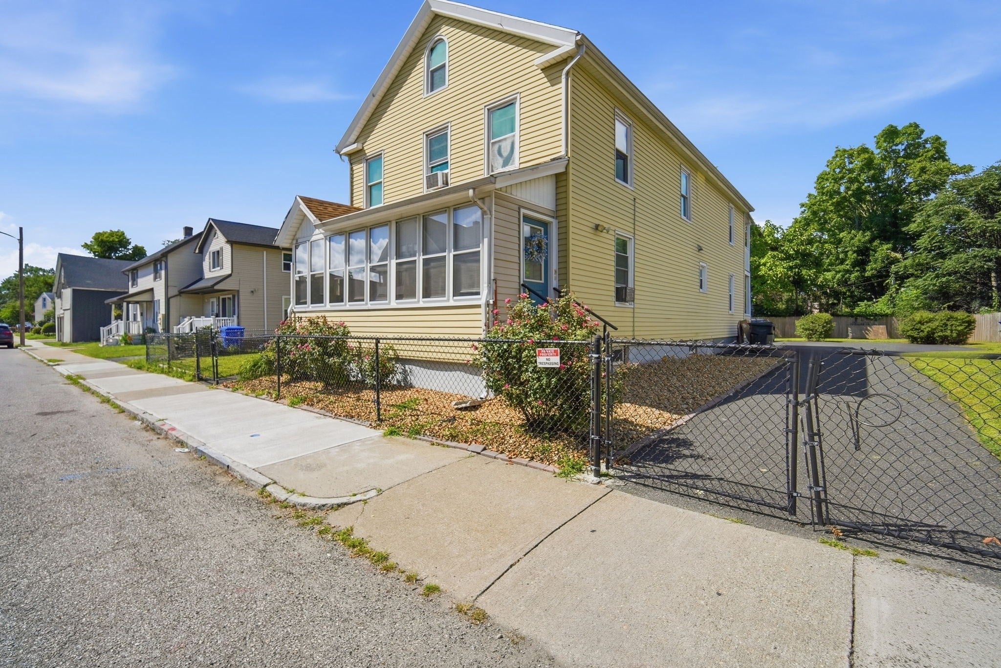 34 Ashley St