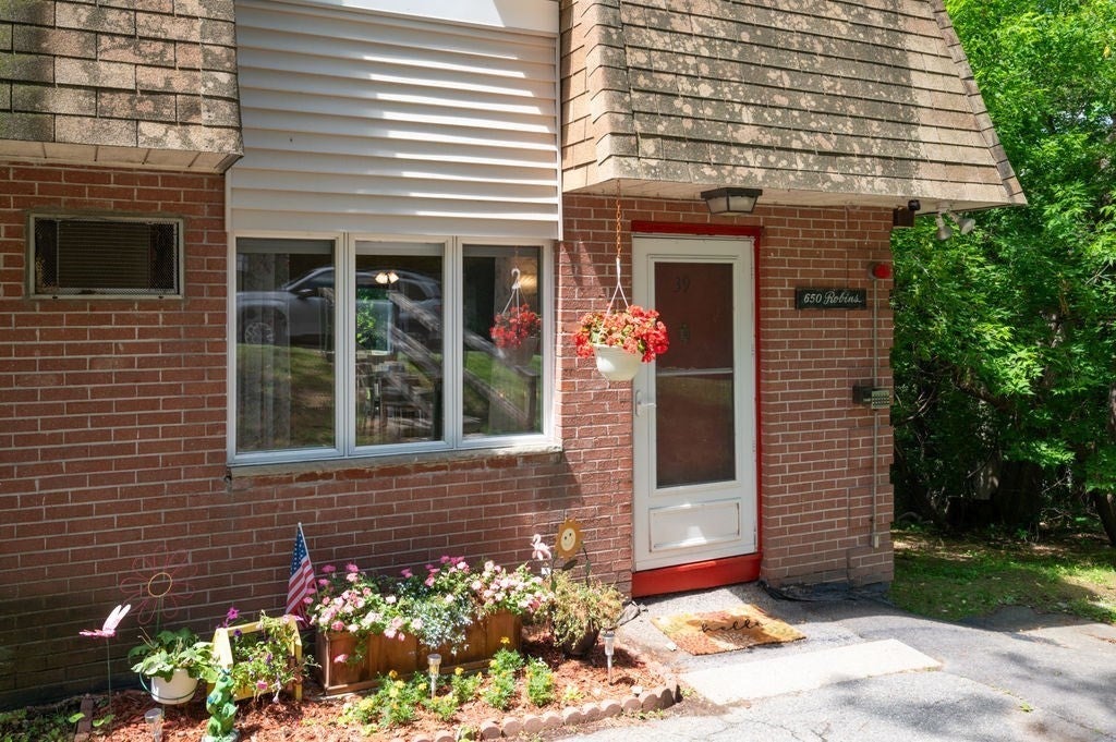 650 Robbins Ave 39