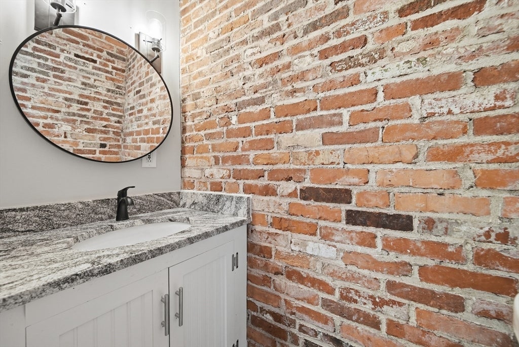 68 Pleasant St #3, Newburyport, MA Photo #11