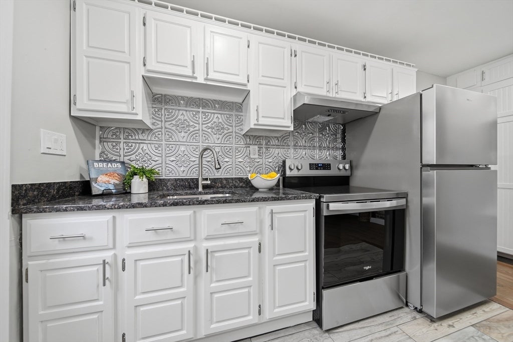 68 Pleasant St #3, Newburyport, MA Photo #3