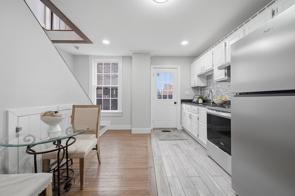 68 Pleasant St #3, Newburyport, MA Photo #4
