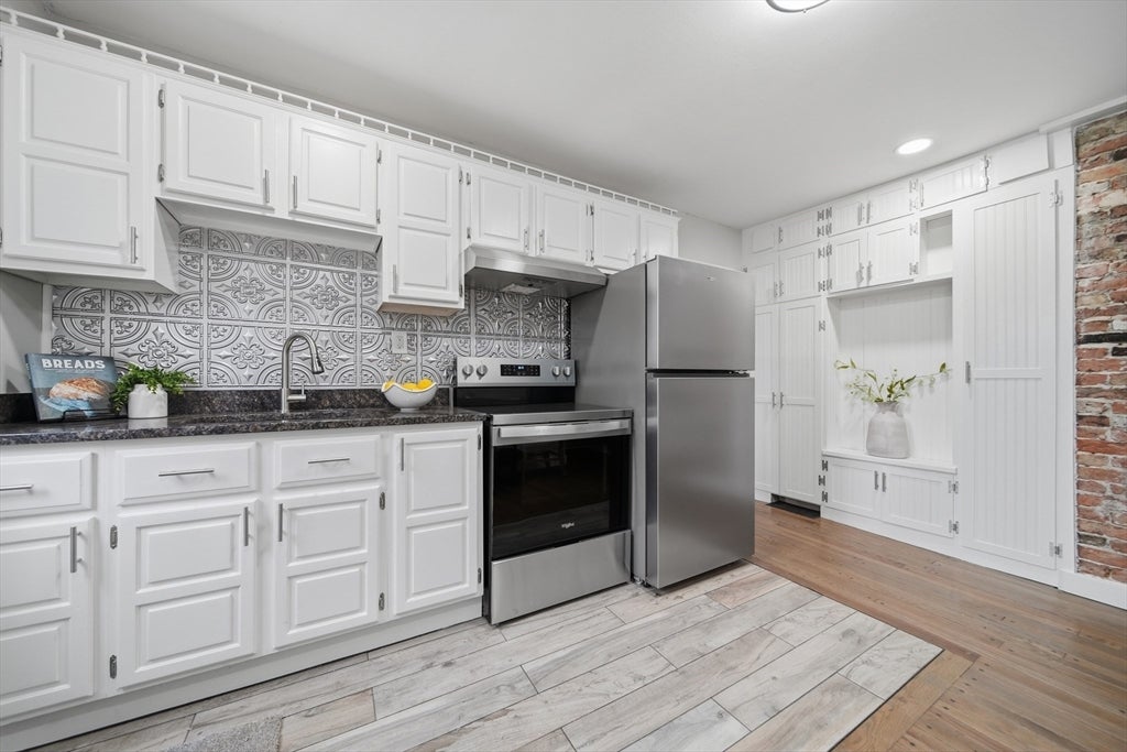 68 Pleasant St #3, Newburyport, MA Photo #2