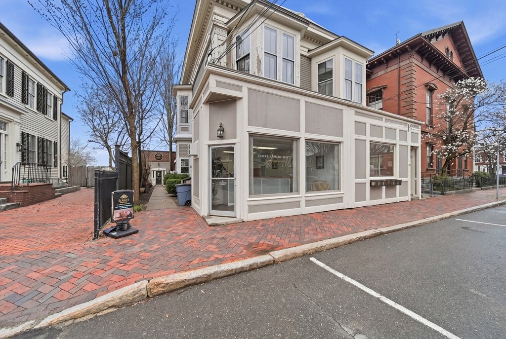 68 Pleasant St #3, Newburyport, MA Photo #20