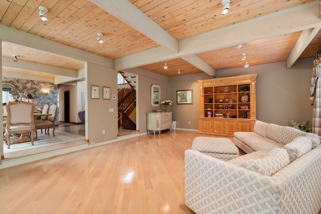 12 Laurus Ln