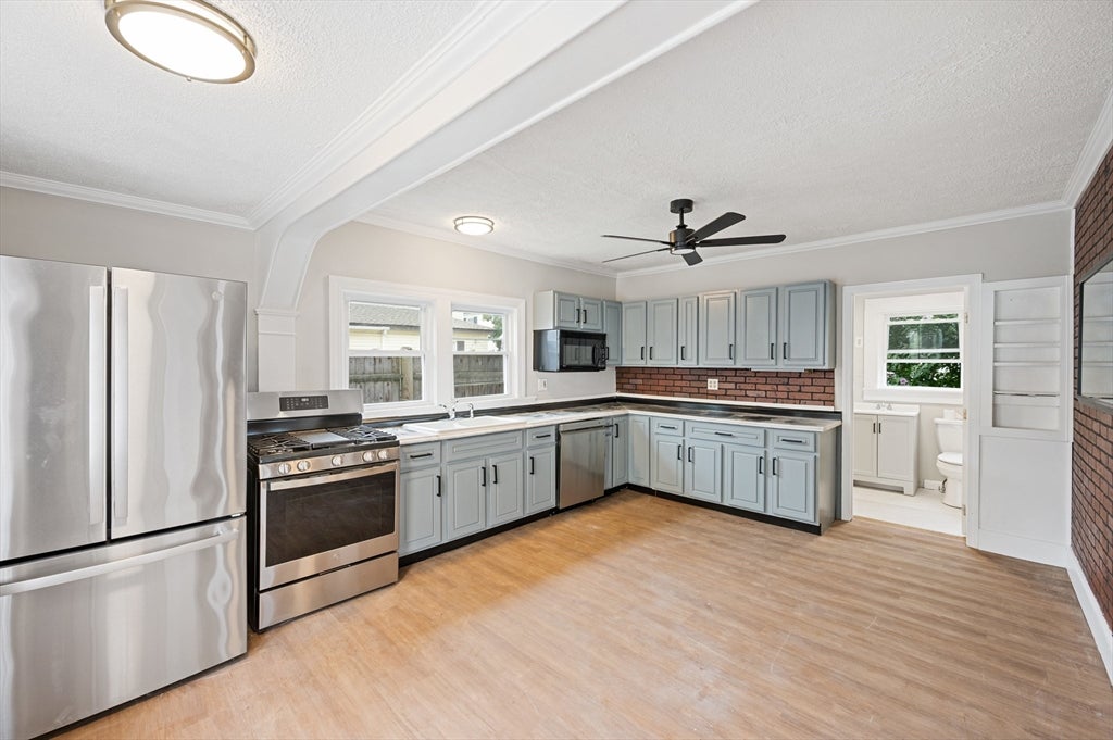 4 Pollard Ave, Lowell, MA, 4 Pollard Ave, Lowell, MA Photo #11