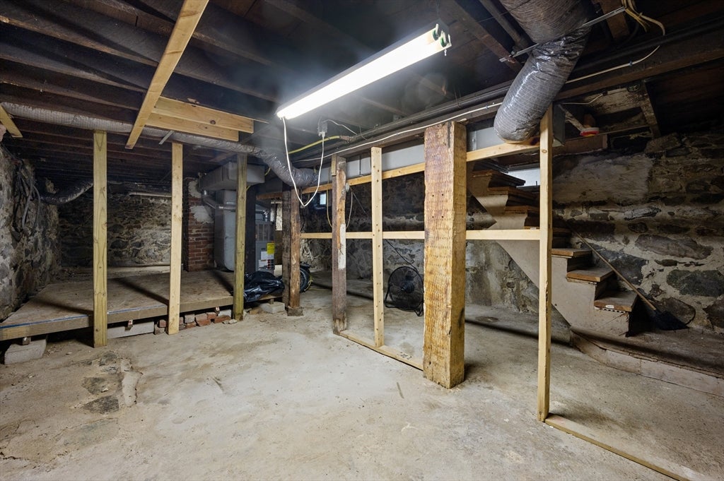 4 Pollard Ave, Lowell, MA, 4 Pollard Ave, Lowell, MA Photo #17