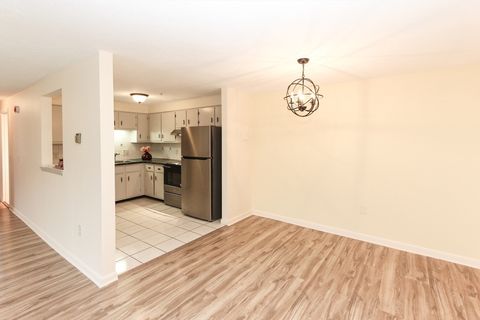 20 Williamsburg Ct 21 Shrewsbury MA 01545