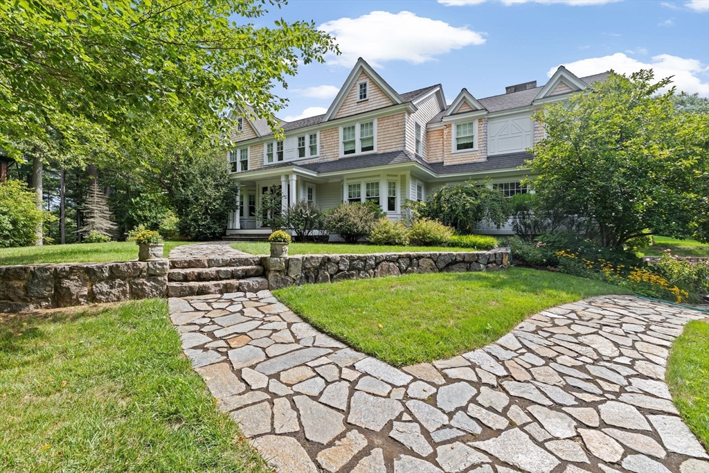 218 Woodland Rd