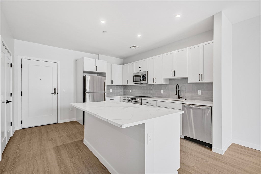 6 Rantoul St #203, Beverly, MA, 6 Rantoul St #203, Beverly, MA Photo #9