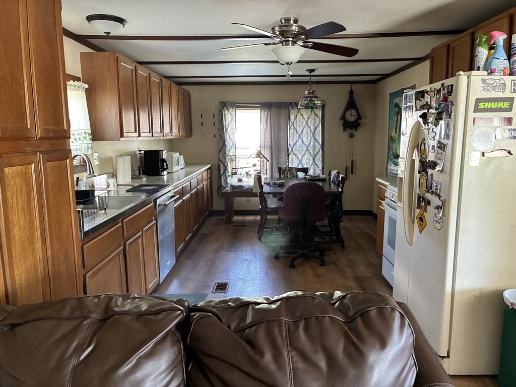 559 Tea St 1