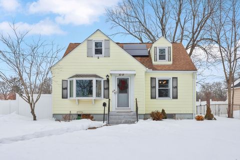 23 Fairway Dr Springfield MA 01108