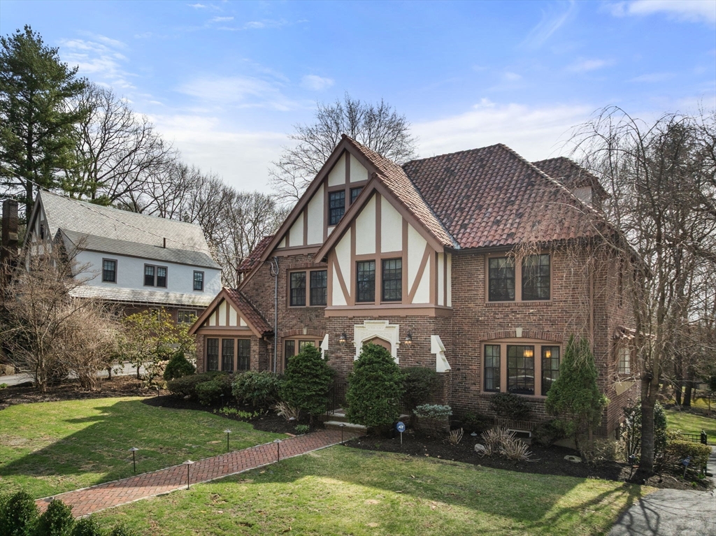 185 Valentine St
