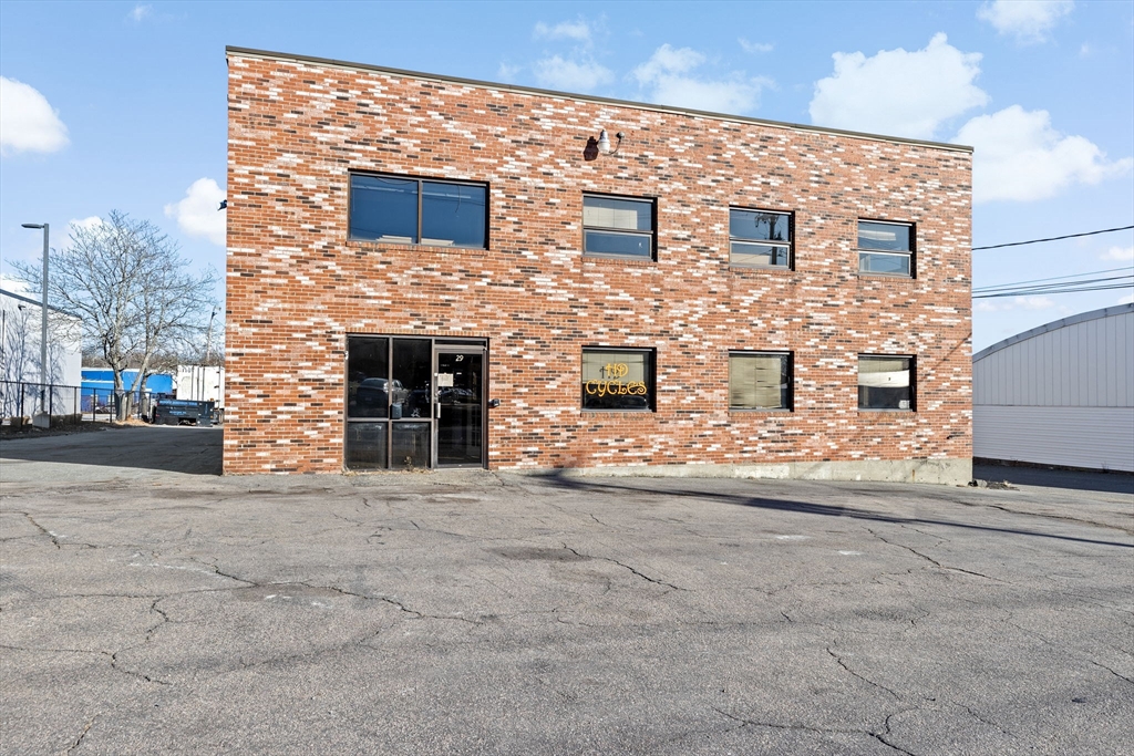 29 Messina Dr