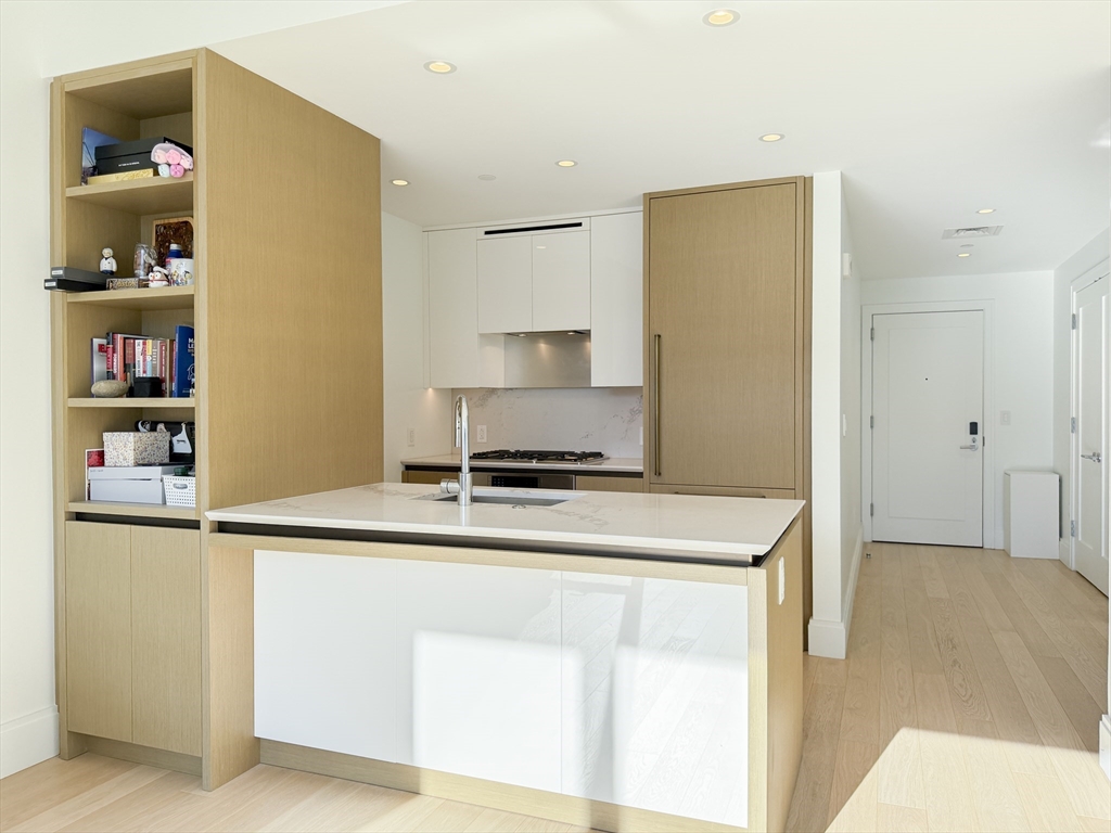 380 Harrison Ave 1007