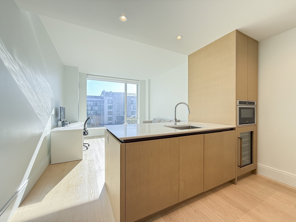 380 Harrison Ave 1007