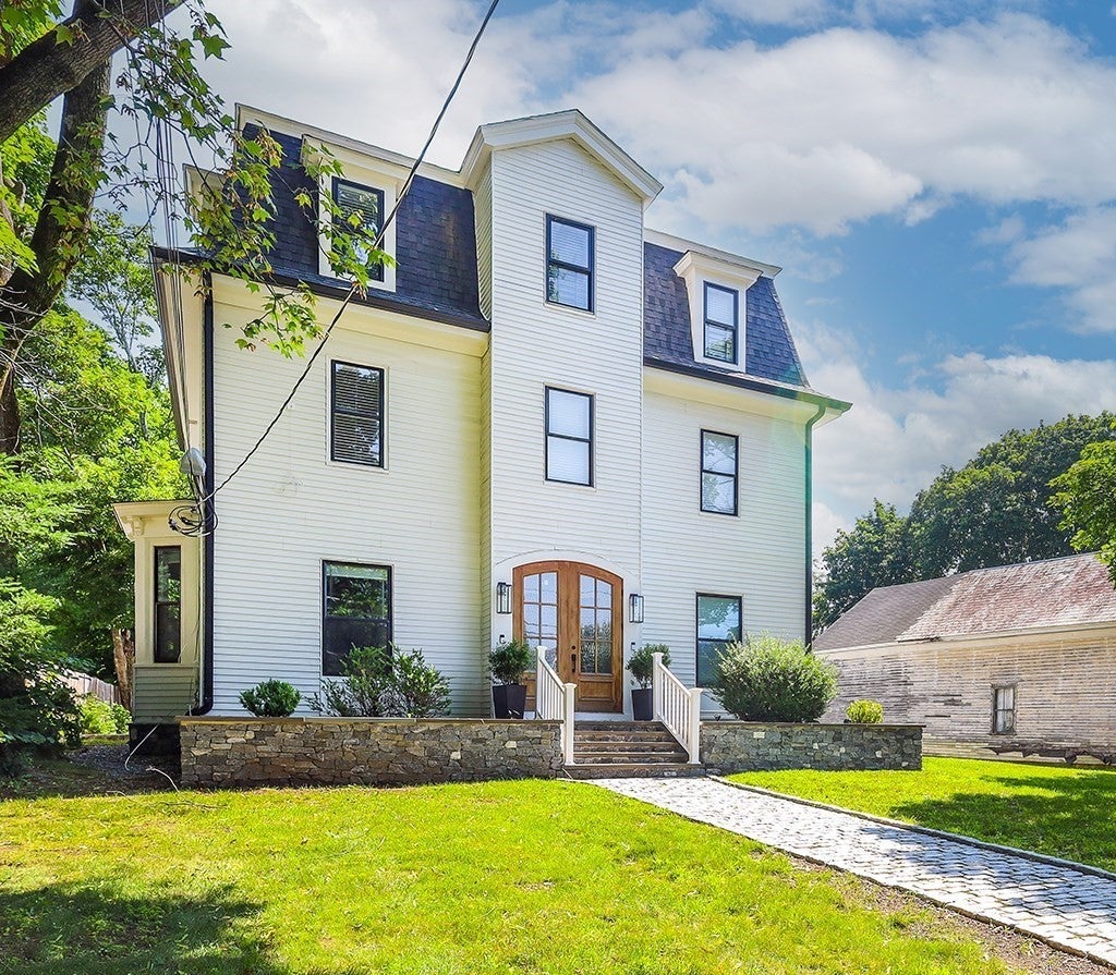 Photo of 101 North St, Medfield, MA