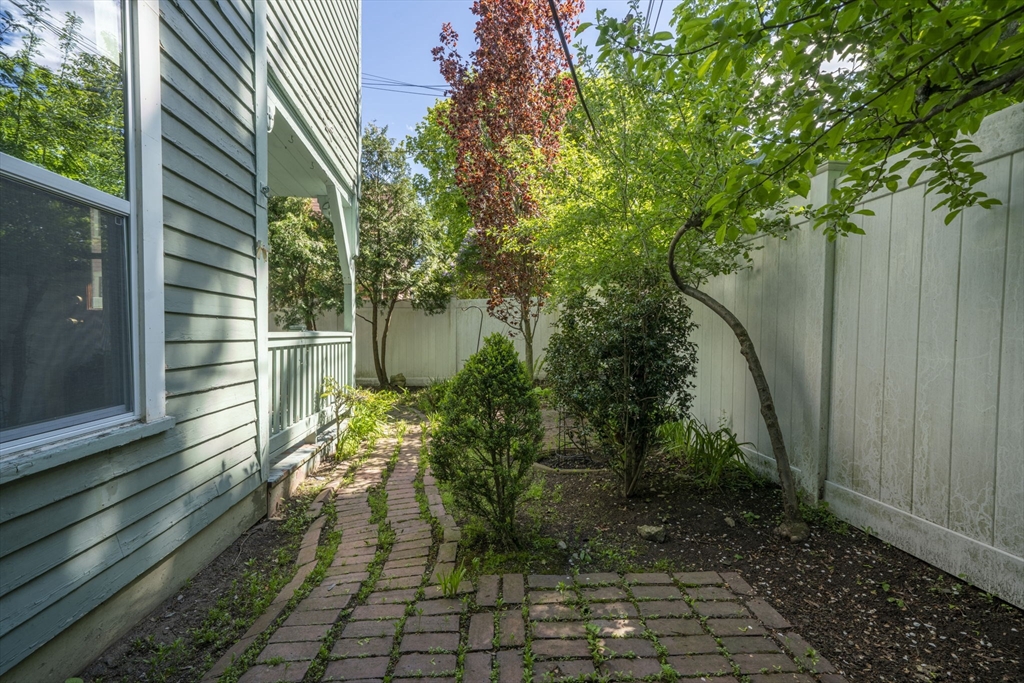 12 Crown St, Worcester, MA Photo #38