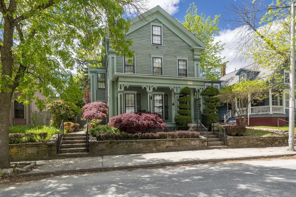 12 Crown St, Worcester, MA Photo #1
