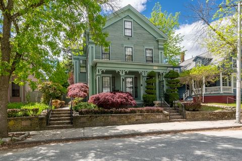 Photo of 12 Crown St, Worcester, MA 01609 (MLS # 73518375)
