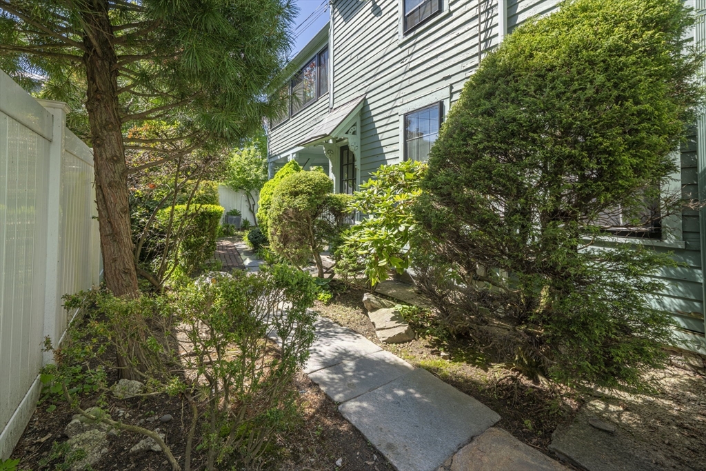 12 Crown St, Worcester, MA Photo #39